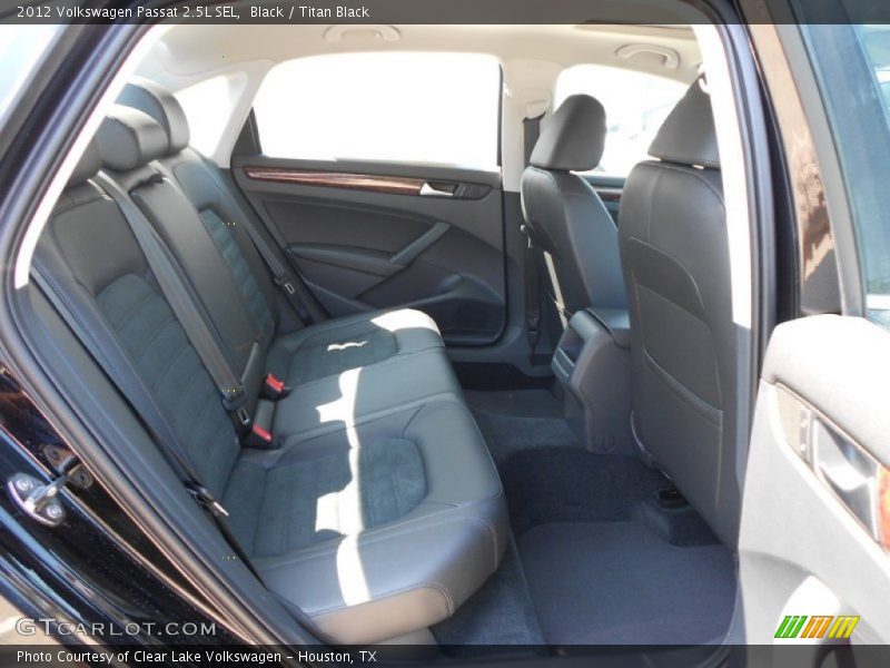 Black / Titan Black 2012 Volkswagen Passat 2.5L SEL