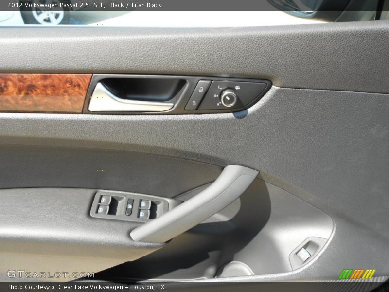 Black / Titan Black 2012 Volkswagen Passat 2.5L SEL