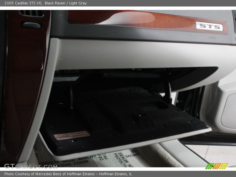 Black Raven / Light Gray 2005 Cadillac STS V6