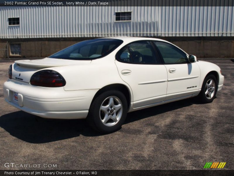 Ivory White / Dark Taupe 2002 Pontiac Grand Prix SE Sedan