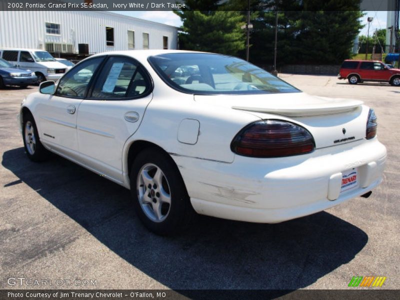 Ivory White / Dark Taupe 2002 Pontiac Grand Prix SE Sedan