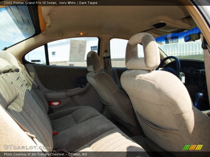 Ivory White / Dark Taupe 2002 Pontiac Grand Prix SE Sedan