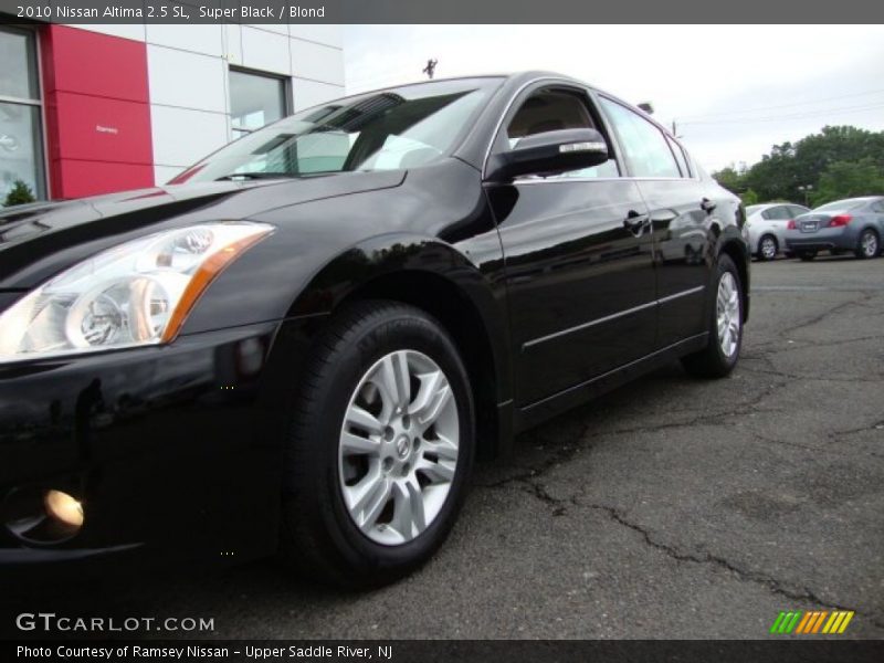 Super Black / Blond 2010 Nissan Altima 2.5 SL
