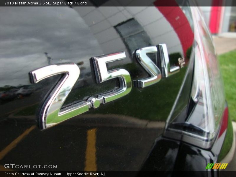 Super Black / Blond 2010 Nissan Altima 2.5 SL