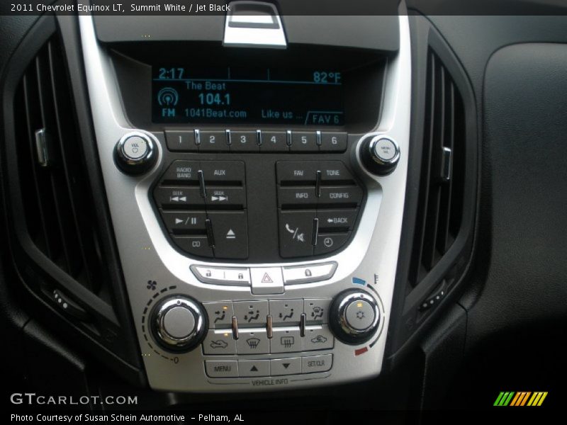 Summit White / Jet Black 2011 Chevrolet Equinox LT