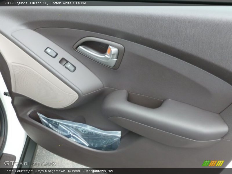 Cotton White / Taupe 2012 Hyundai Tucson GL