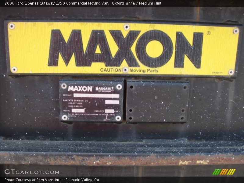 Oxford White / Medium Flint 2006 Ford E Series Cutaway E350 Commercial Moving Van