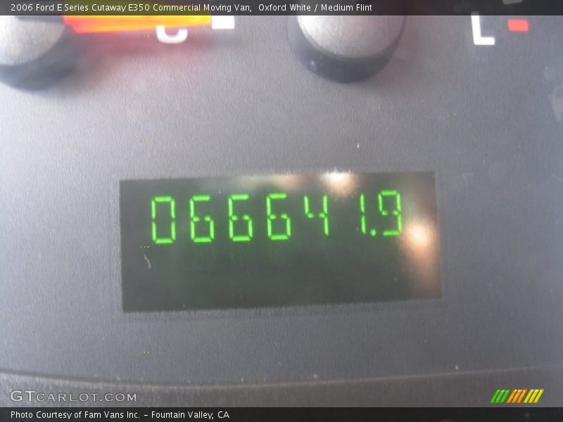 Oxford White / Medium Flint 2006 Ford E Series Cutaway E350 Commercial Moving Van