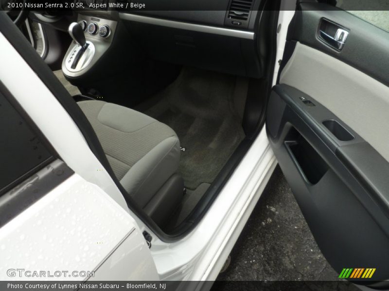 Aspen White / Beige 2010 Nissan Sentra 2.0 SR