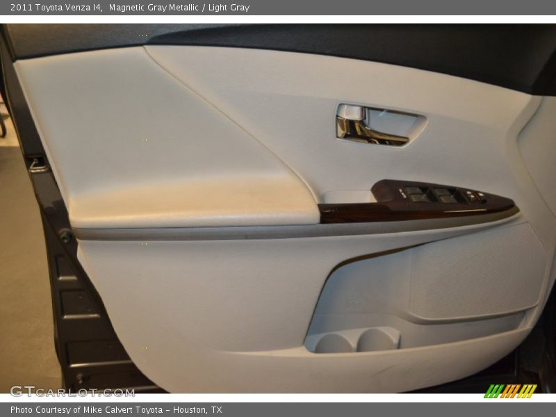 Magnetic Gray Metallic / Light Gray 2011 Toyota Venza I4