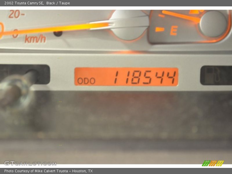 Black / Taupe 2002 Toyota Camry SE