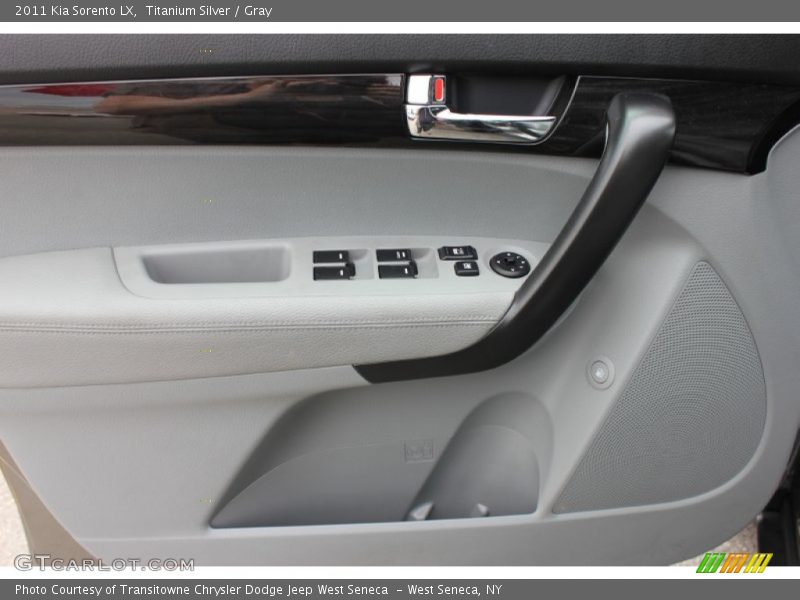 Titanium Silver / Gray 2011 Kia Sorento LX