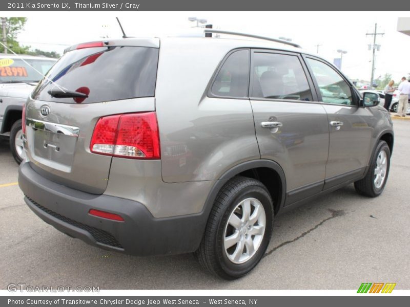 Titanium Silver / Gray 2011 Kia Sorento LX