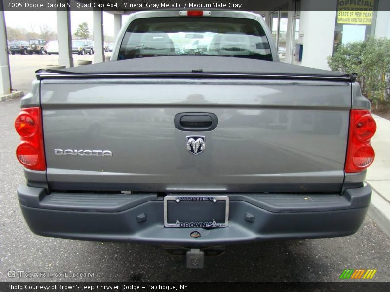Mineral Gray Metallic / Medium Slate Gray 2005 Dodge Dakota ST Quad Cab 4x4
