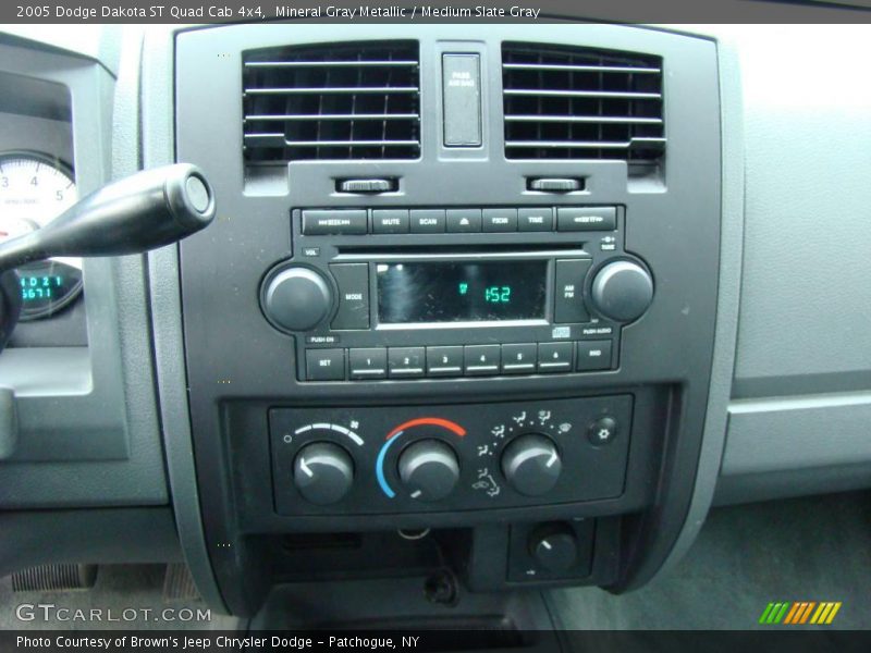 Mineral Gray Metallic / Medium Slate Gray 2005 Dodge Dakota ST Quad Cab 4x4