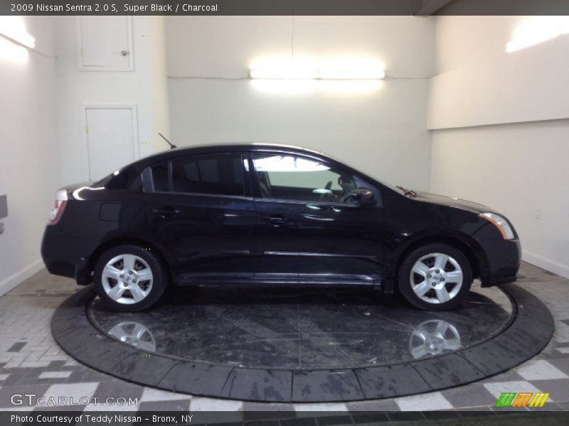 Super Black / Charcoal 2009 Nissan Sentra 2.0 S