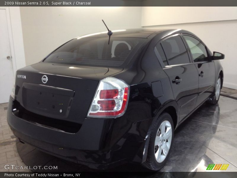 Super Black / Charcoal 2009 Nissan Sentra 2.0 S