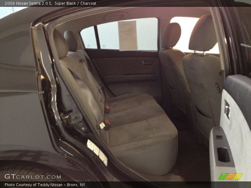 Super Black / Charcoal 2009 Nissan Sentra 2.0 S
