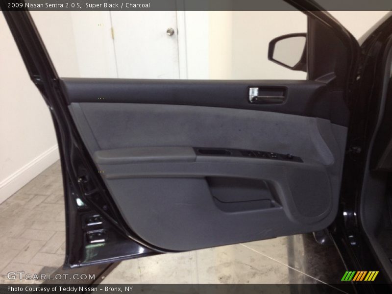 Super Black / Charcoal 2009 Nissan Sentra 2.0 S