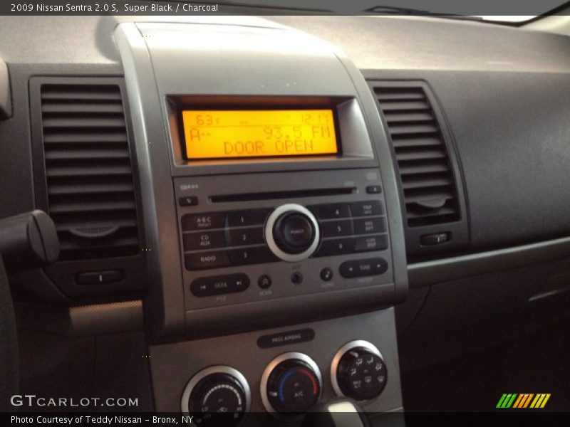 Super Black / Charcoal 2009 Nissan Sentra 2.0 S