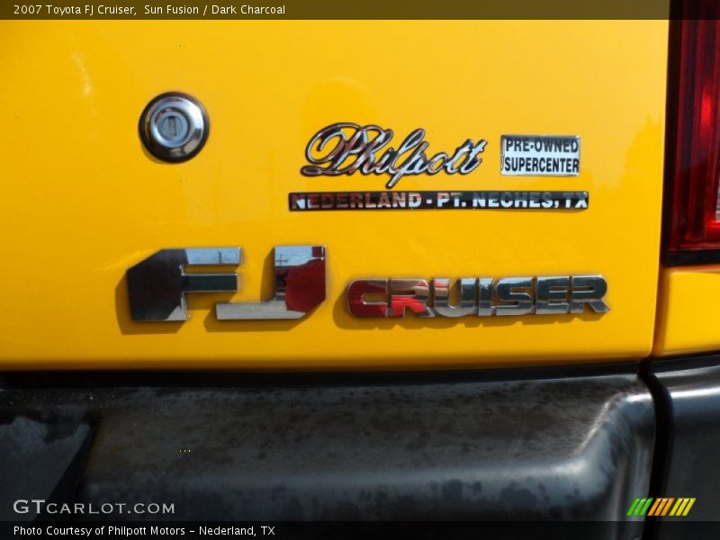 Sun Fusion / Dark Charcoal 2007 Toyota FJ Cruiser