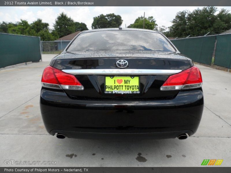 Black / Black/Bordeaux 2012 Toyota Avalon Limited