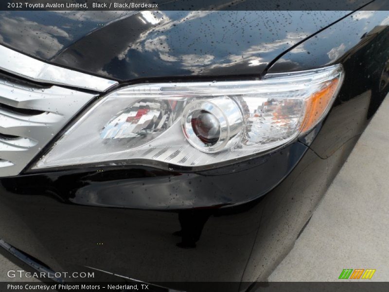 Black / Black/Bordeaux 2012 Toyota Avalon Limited
