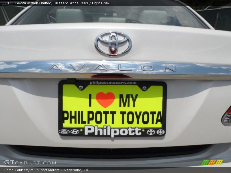Blizzard White Pearl / Light Gray 2012 Toyota Avalon Limited