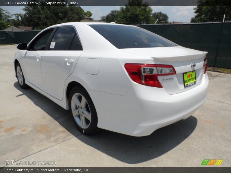 Super White / Black 2012 Toyota Camry SE