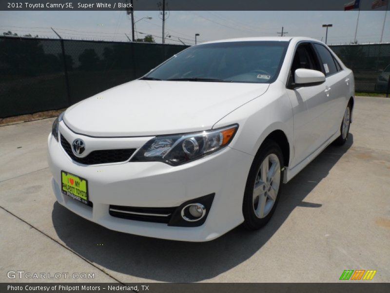 Super White / Black 2012 Toyota Camry SE