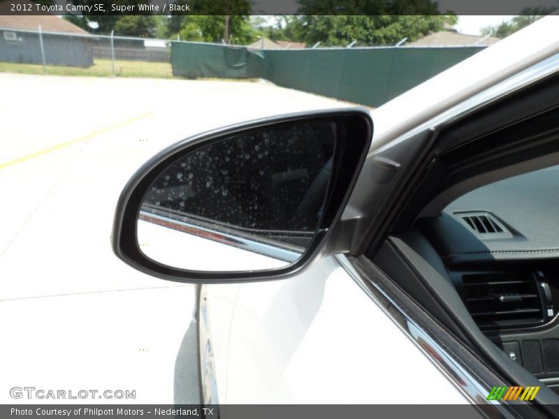 Super White / Black 2012 Toyota Camry SE