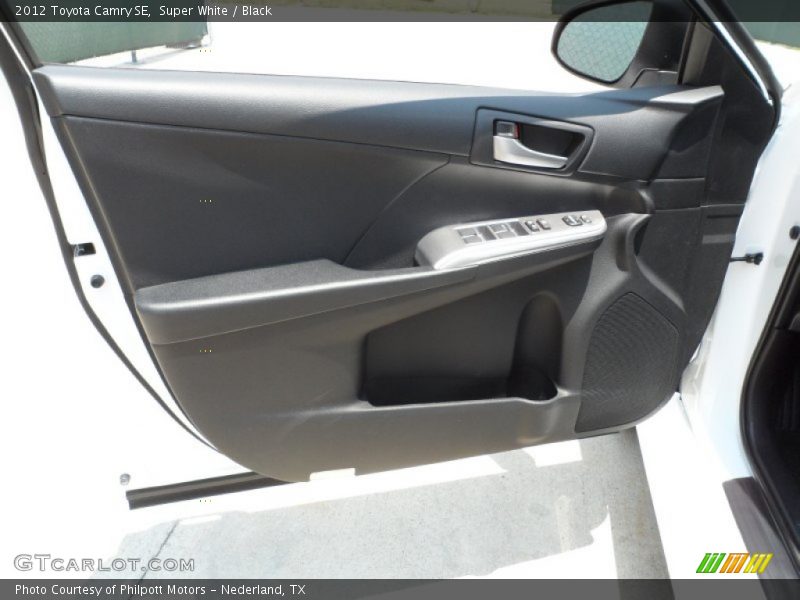Super White / Black 2012 Toyota Camry SE