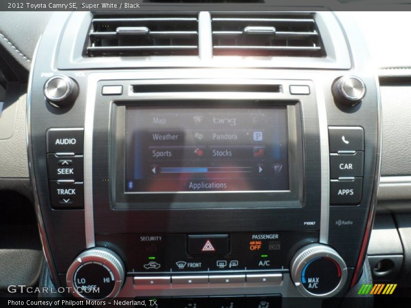 Super White / Black 2012 Toyota Camry SE