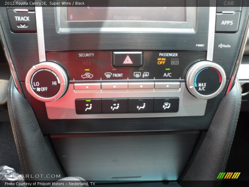 Super White / Black 2012 Toyota Camry SE
