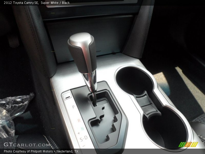 Super White / Black 2012 Toyota Camry SE