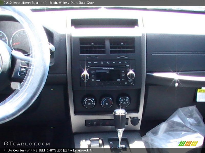 Bright White / Dark Slate Gray 2012 Jeep Liberty Sport 4x4