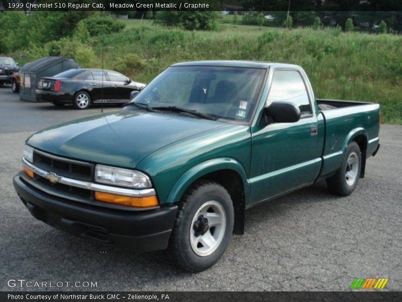 Front 3/4 View of 1999 S10 Regular Cab