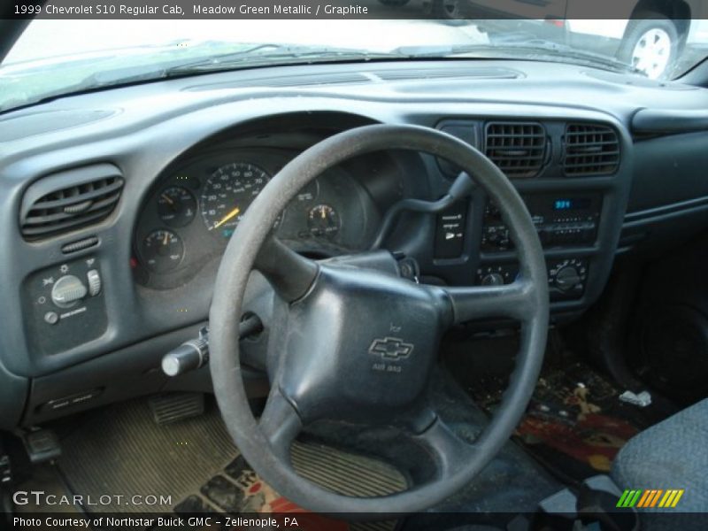 Meadow Green Metallic / Graphite 1999 Chevrolet S10 Regular Cab