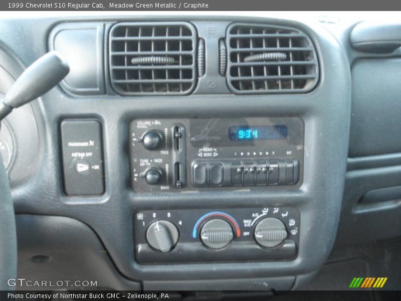 Meadow Green Metallic / Graphite 1999 Chevrolet S10 Regular Cab