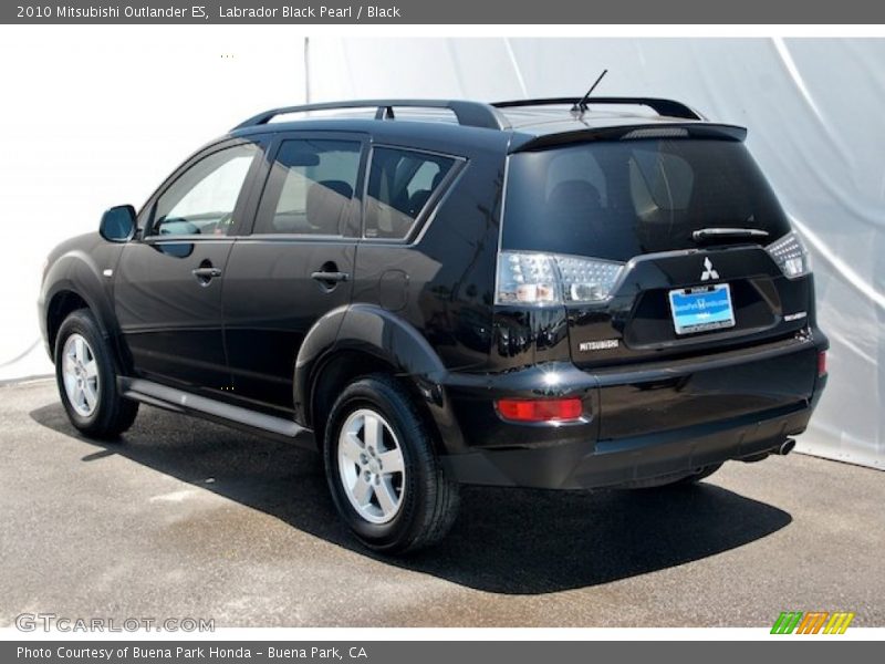 Labrador Black Pearl / Black 2010 Mitsubishi Outlander ES