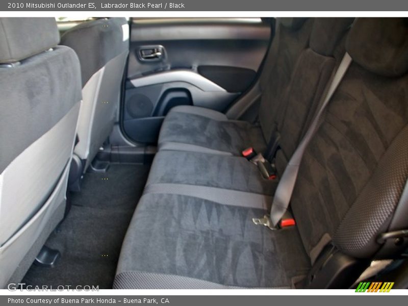 Labrador Black Pearl / Black 2010 Mitsubishi Outlander ES