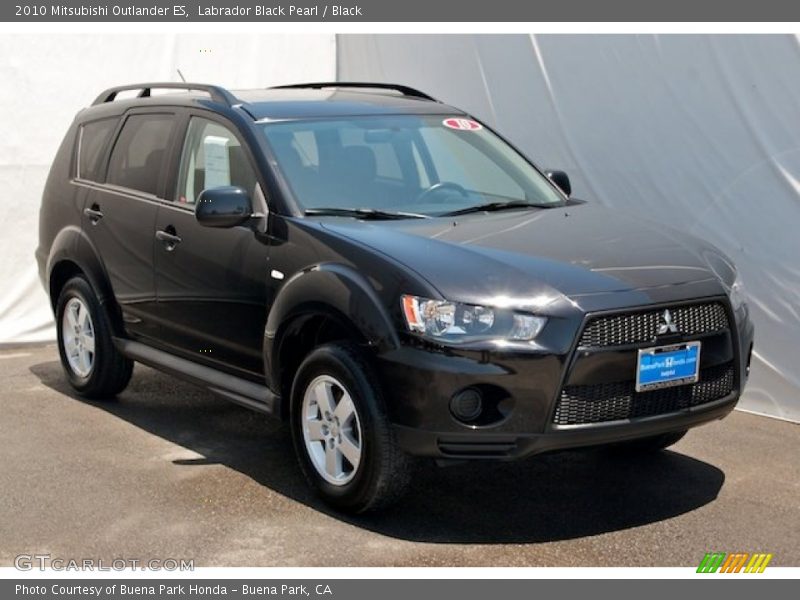 Labrador Black Pearl / Black 2010 Mitsubishi Outlander ES