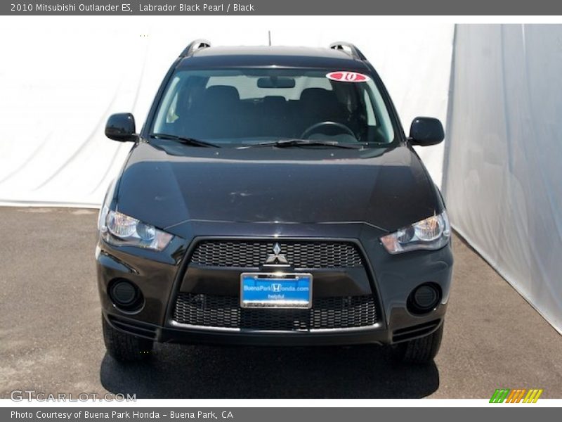 Labrador Black Pearl / Black 2010 Mitsubishi Outlander ES
