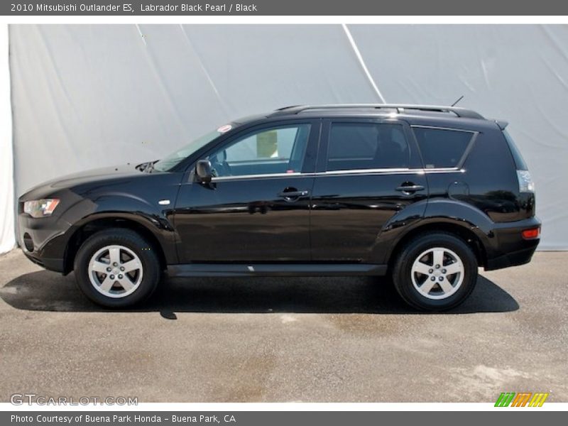 Labrador Black Pearl / Black 2010 Mitsubishi Outlander ES