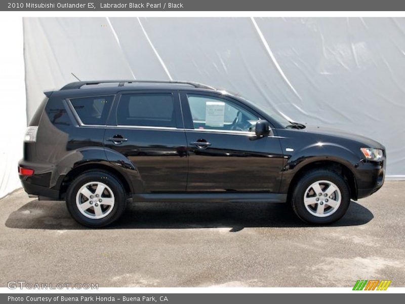 Labrador Black Pearl / Black 2010 Mitsubishi Outlander ES
