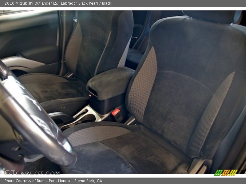 Labrador Black Pearl / Black 2010 Mitsubishi Outlander ES