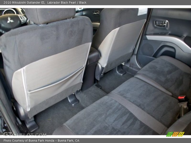 Labrador Black Pearl / Black 2010 Mitsubishi Outlander ES