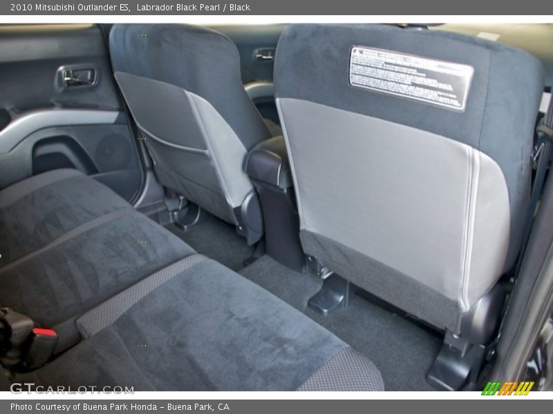 Labrador Black Pearl / Black 2010 Mitsubishi Outlander ES
