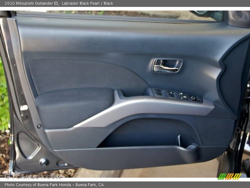 Labrador Black Pearl / Black 2010 Mitsubishi Outlander ES