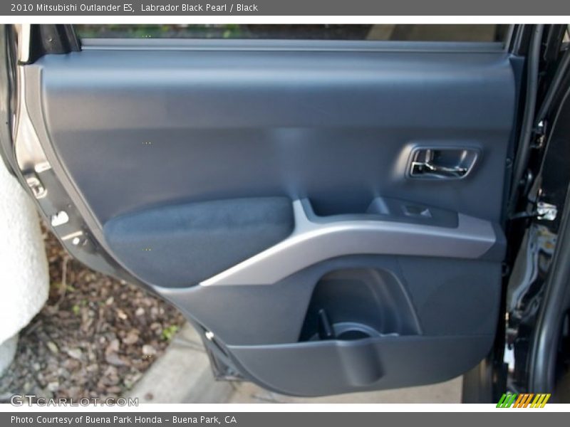 Labrador Black Pearl / Black 2010 Mitsubishi Outlander ES